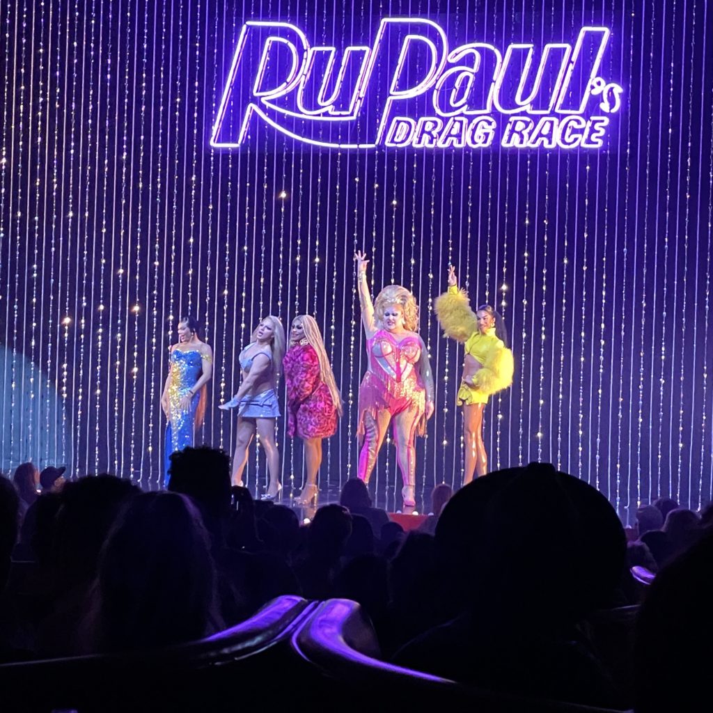 5 drag queens on the stage of Rupaul's drag race live in vegas